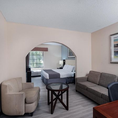 Baymont By Wyndham Hinesville Fort Stewart Area מראה חיצוני תמונה