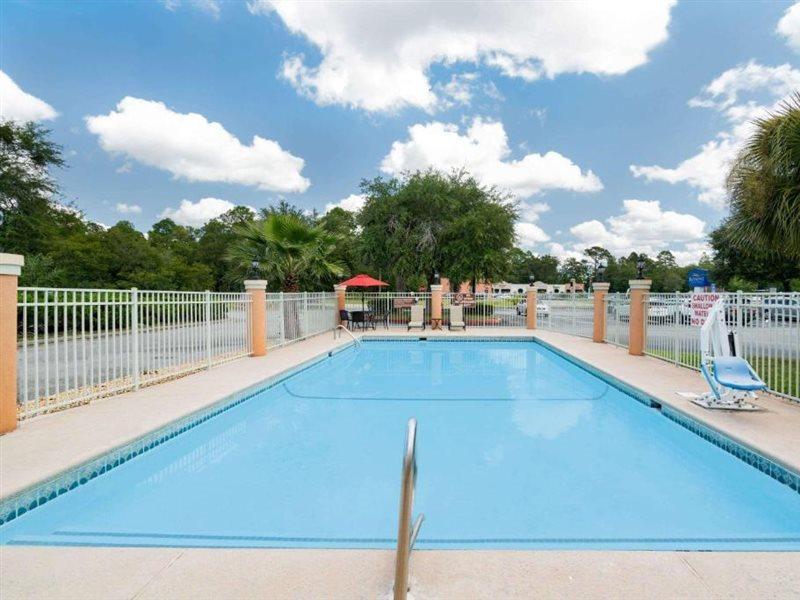 Baymont By Wyndham Hinesville Fort Stewart Area מראה חיצוני תמונה