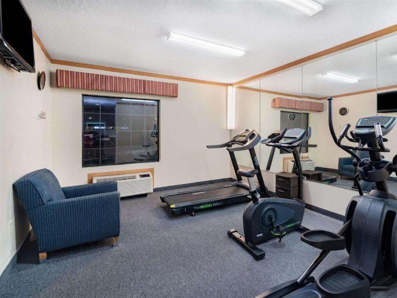 Baymont By Wyndham Hinesville Fort Stewart Area מראה חיצוני תמונה