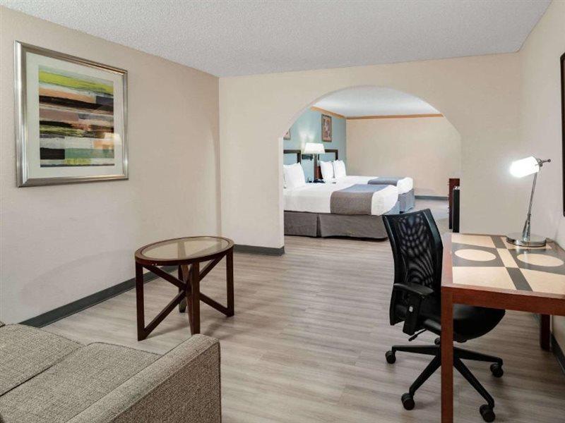 Baymont By Wyndham Hinesville Fort Stewart Area מראה חיצוני תמונה