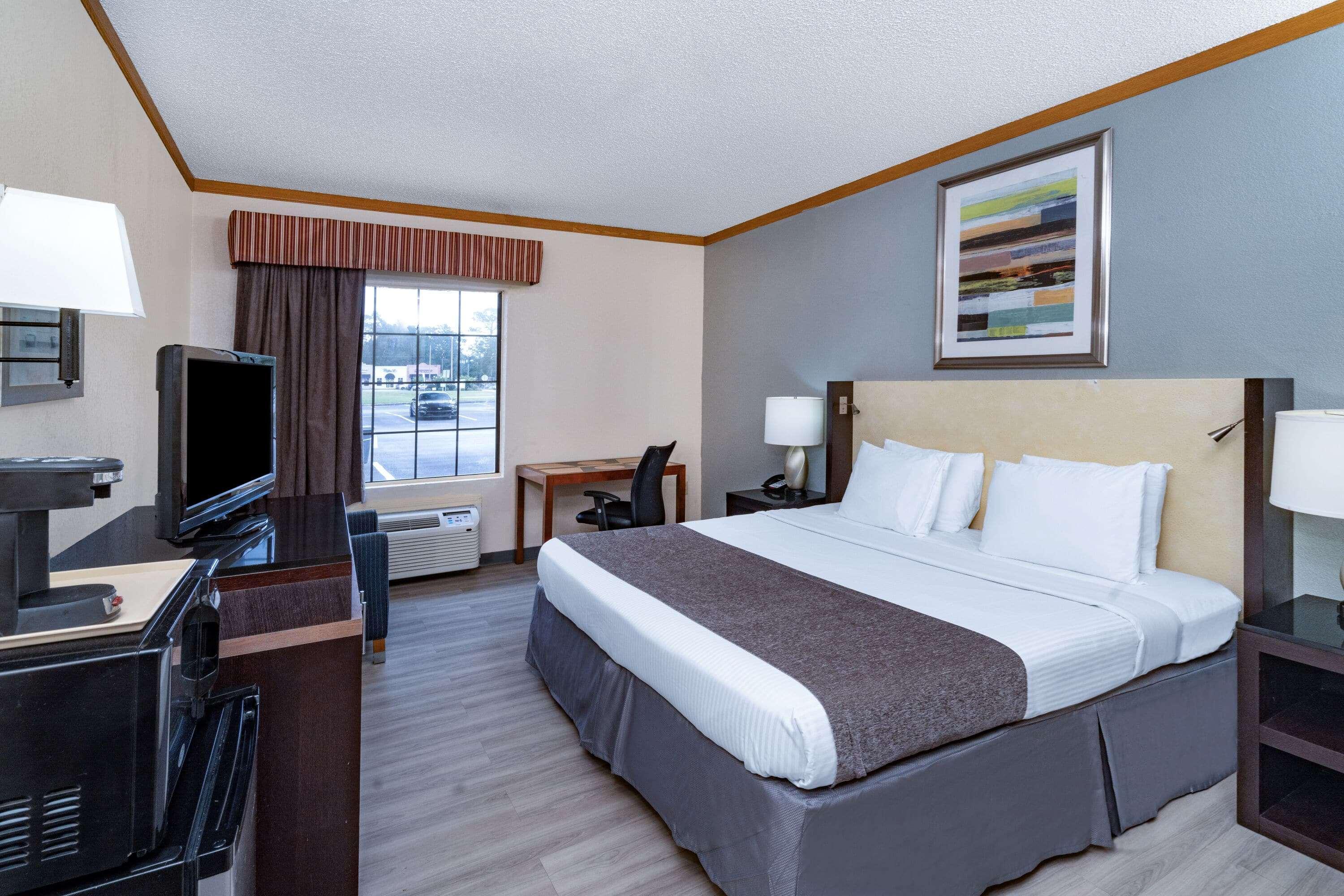 Baymont By Wyndham Hinesville Fort Stewart Area מראה חיצוני תמונה