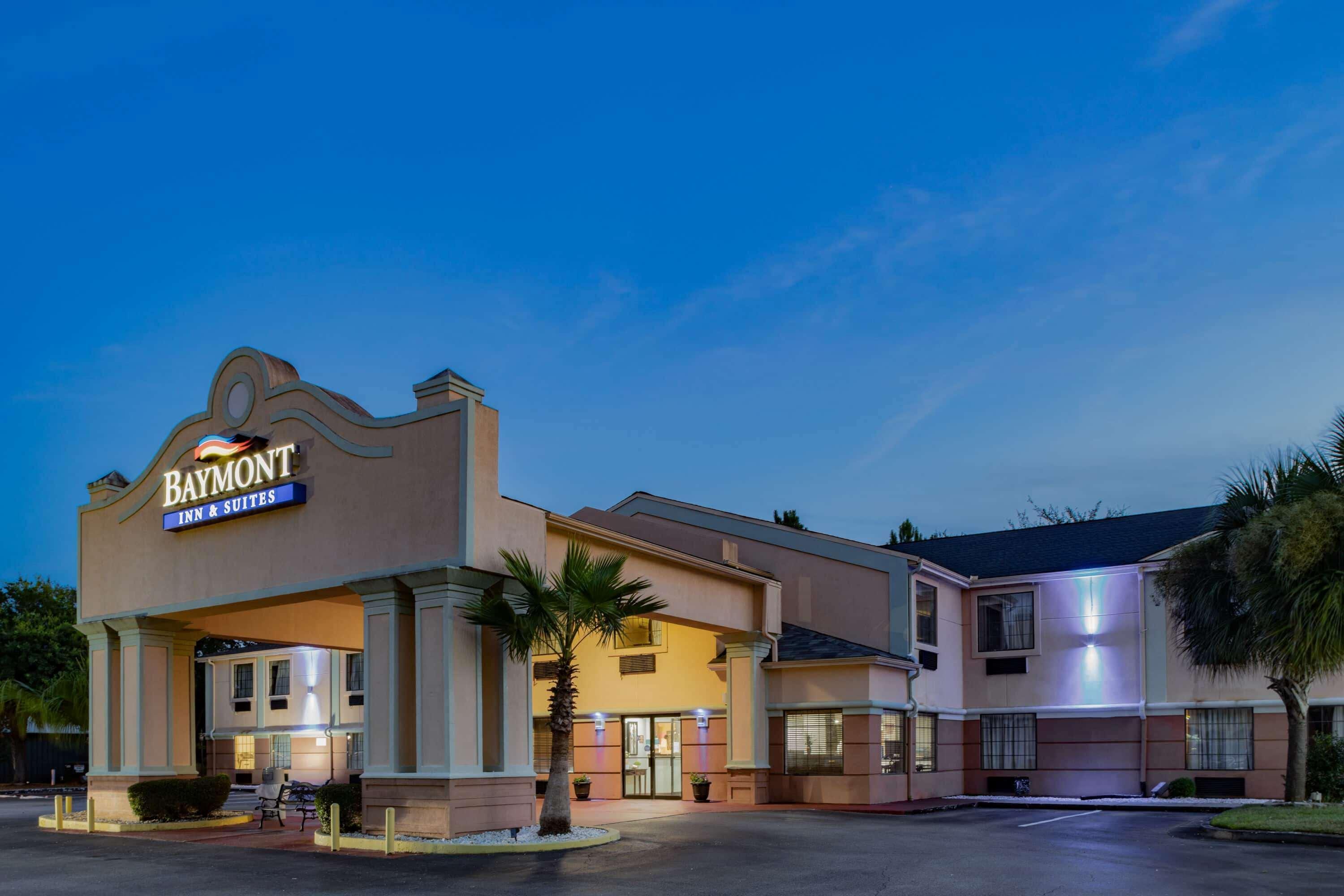 Baymont By Wyndham Hinesville Fort Stewart Area מראה חיצוני תמונה