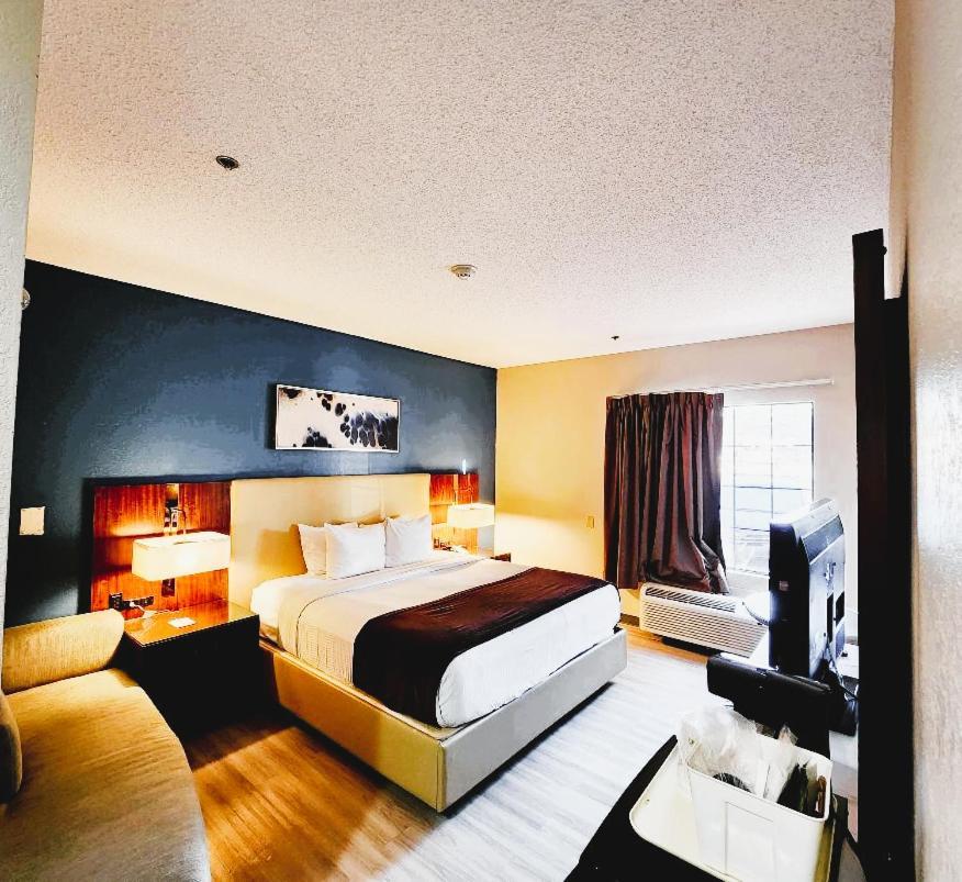Baymont By Wyndham Hinesville Fort Stewart Area מראה חיצוני תמונה