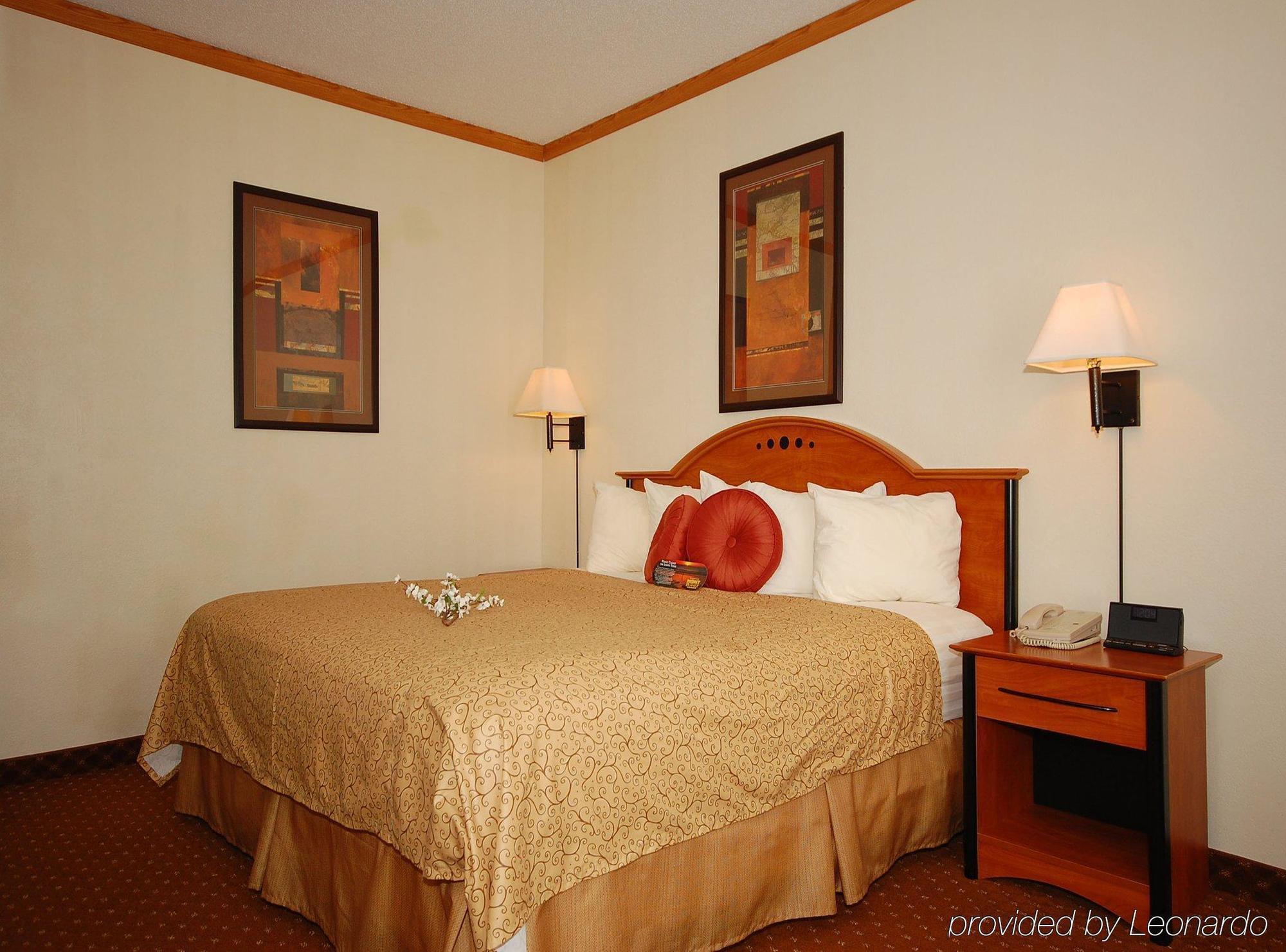 Baymont By Wyndham Hinesville Fort Stewart Area חדר תמונה