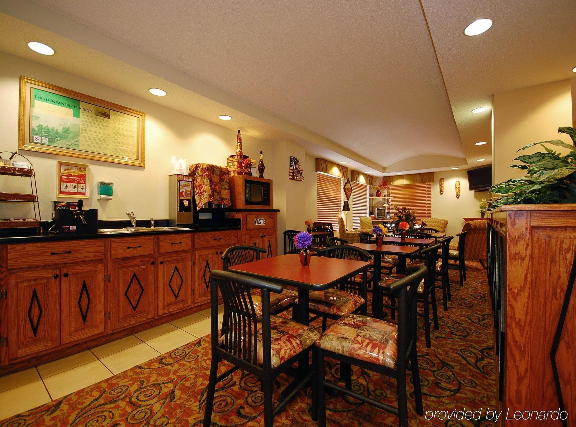 Baymont By Wyndham Hinesville Fort Stewart Area מסעדה תמונה