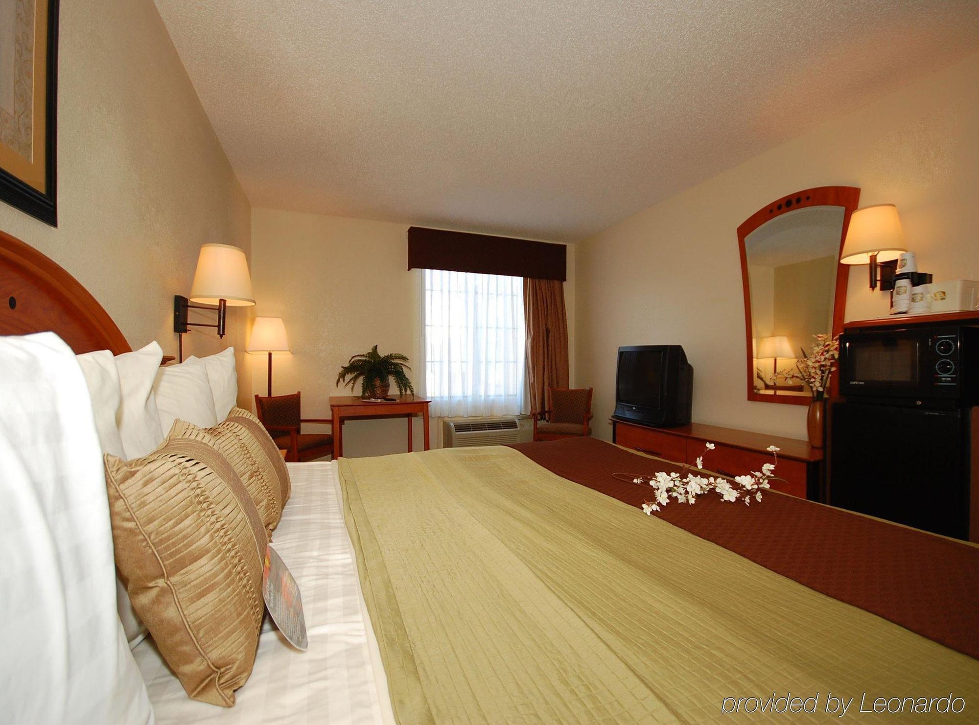 Baymont By Wyndham Hinesville Fort Stewart Area חדר תמונה