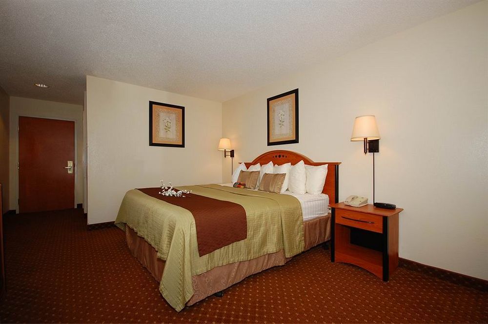 Baymont By Wyndham Hinesville Fort Stewart Area מראה חיצוני תמונה