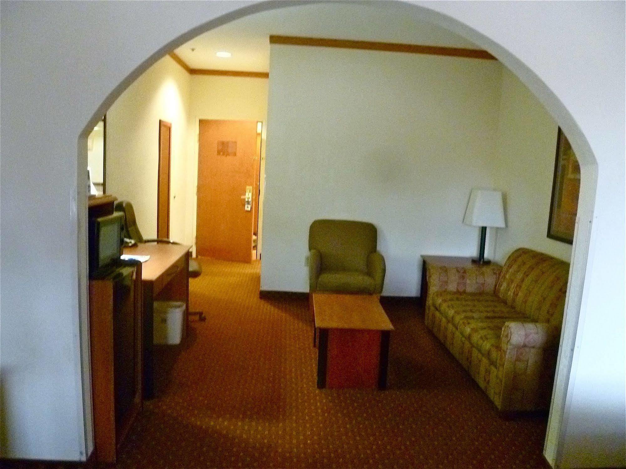 Baymont By Wyndham Hinesville Fort Stewart Area מראה חיצוני תמונה