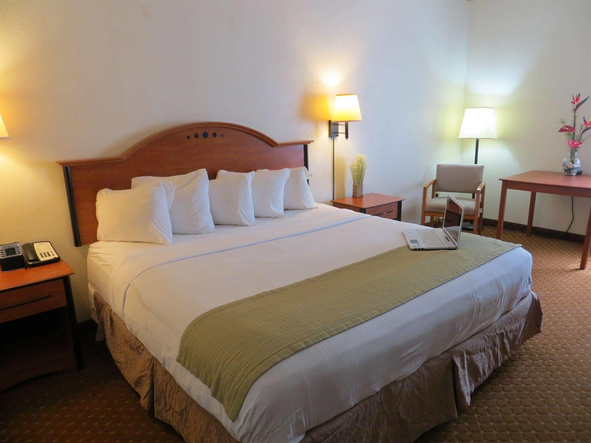 Baymont By Wyndham Hinesville Fort Stewart Area מראה חיצוני תמונה