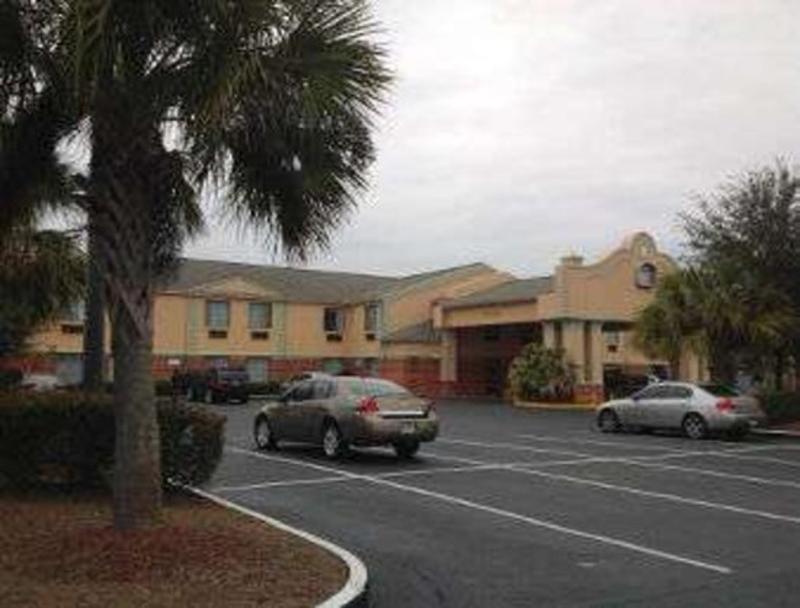 Baymont By Wyndham Hinesville Fort Stewart Area מראה חיצוני תמונה
