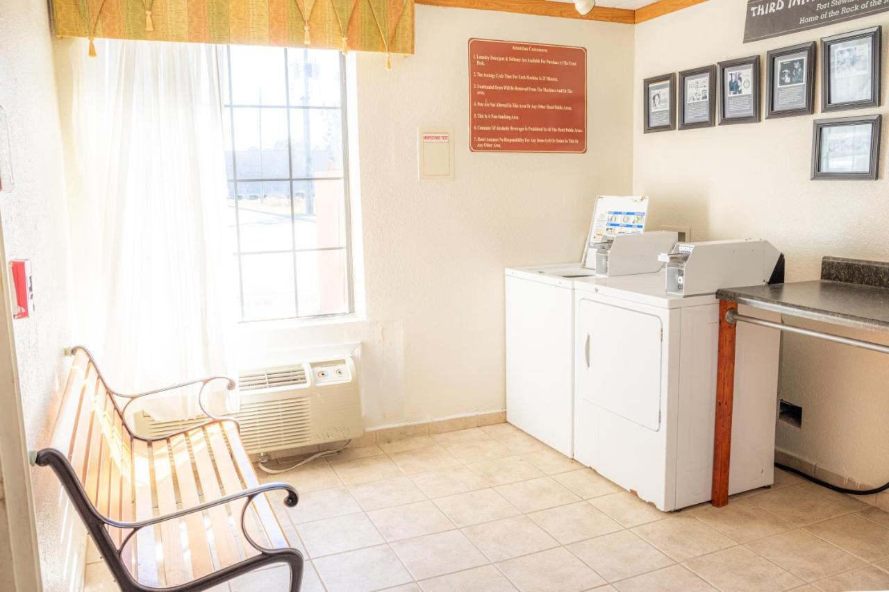 Baymont By Wyndham Hinesville Fort Stewart Area מראה חיצוני תמונה