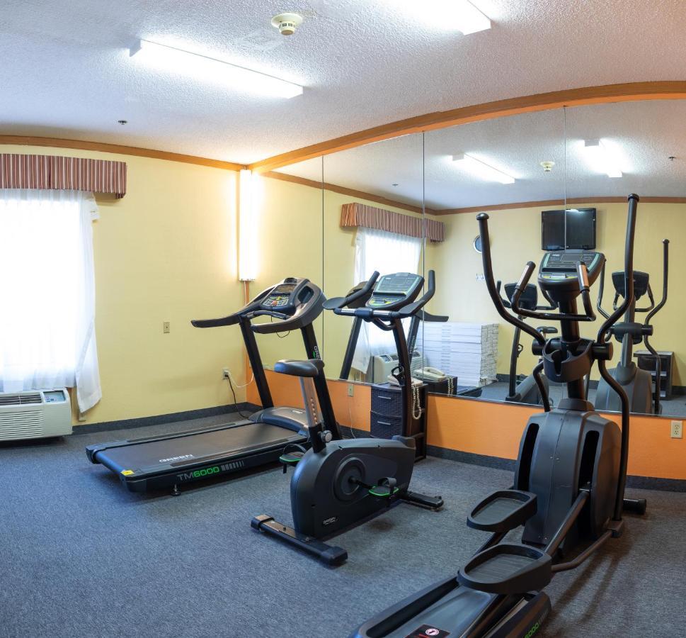 Baymont By Wyndham Hinesville Fort Stewart Area מראה חיצוני תמונה