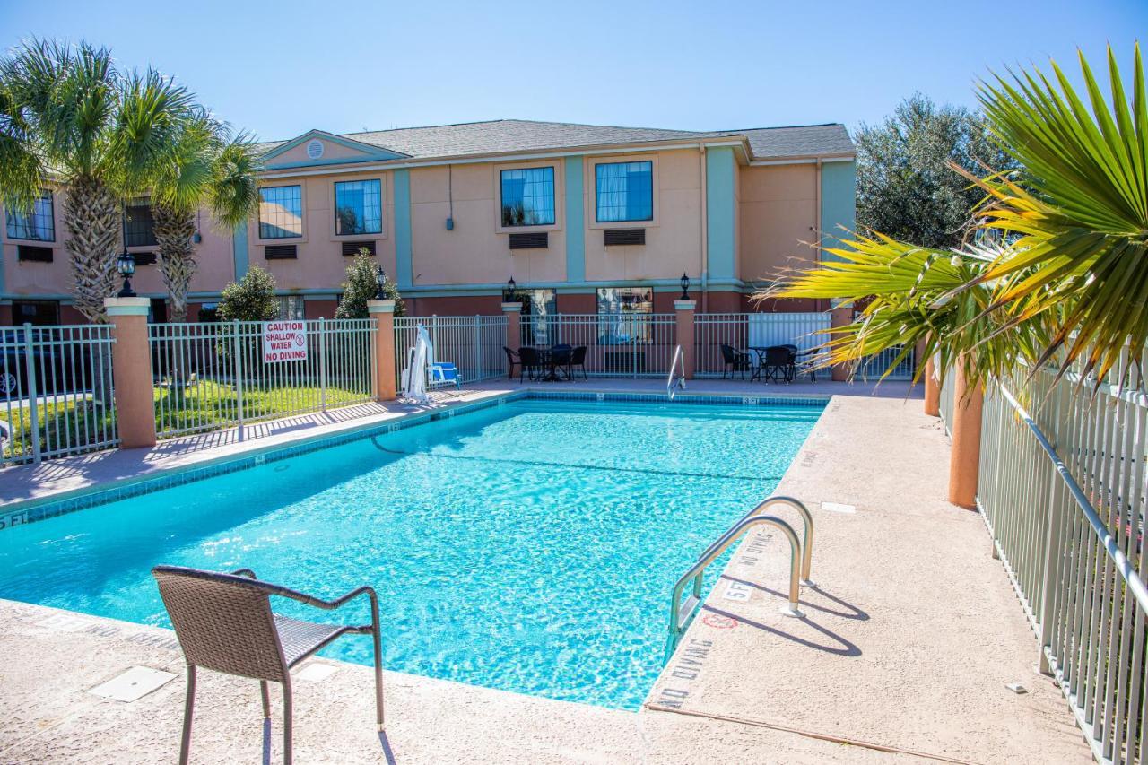 Baymont By Wyndham Hinesville Fort Stewart Area מראה חיצוני תמונה